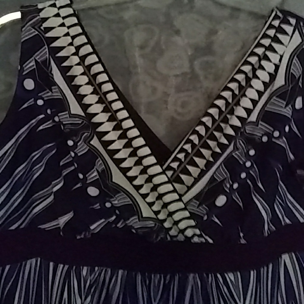 Abstract  Pattern Dress - Picture 2 of 4